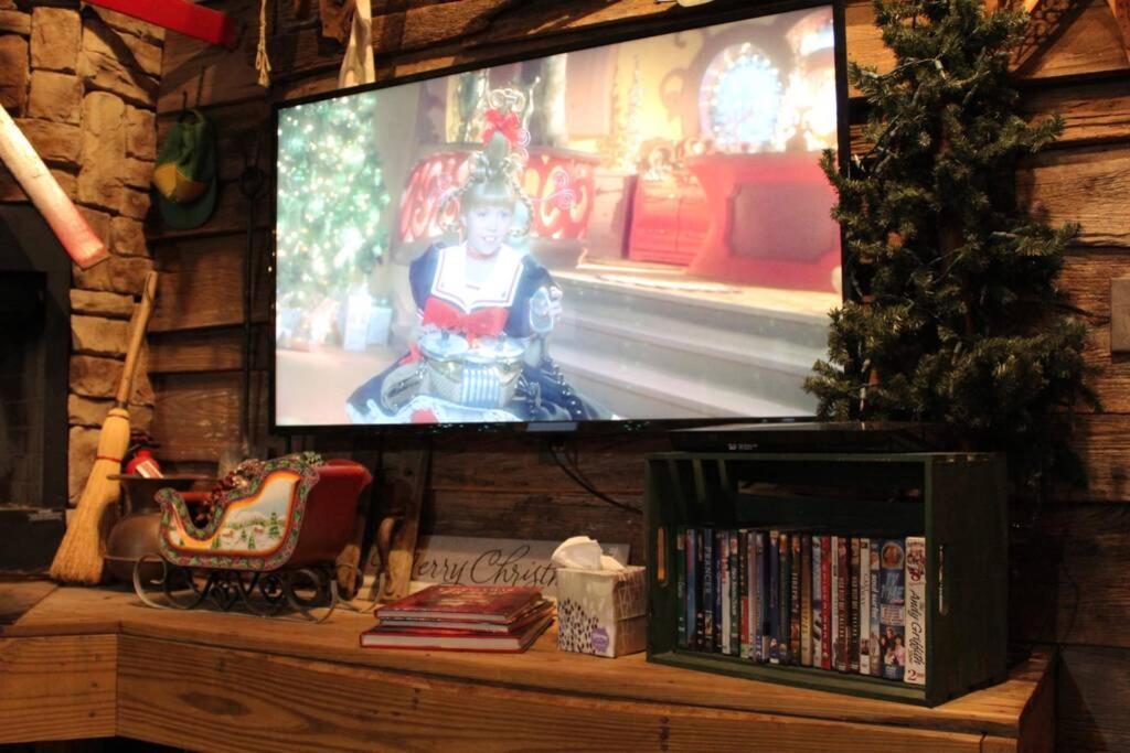 Rural Life On A Real Christmas Tree Farm! Hallmark Experience! Ozark Buitenkant foto