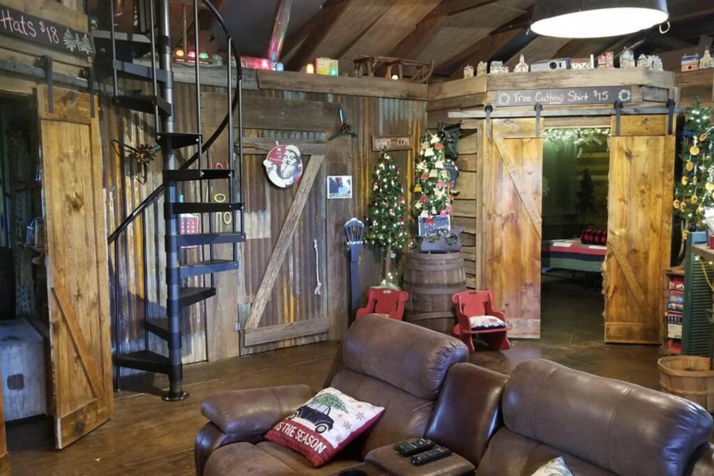 Rural Life On A Real Christmas Tree Farm! Hallmark Experience! Ozark Buitenkant foto