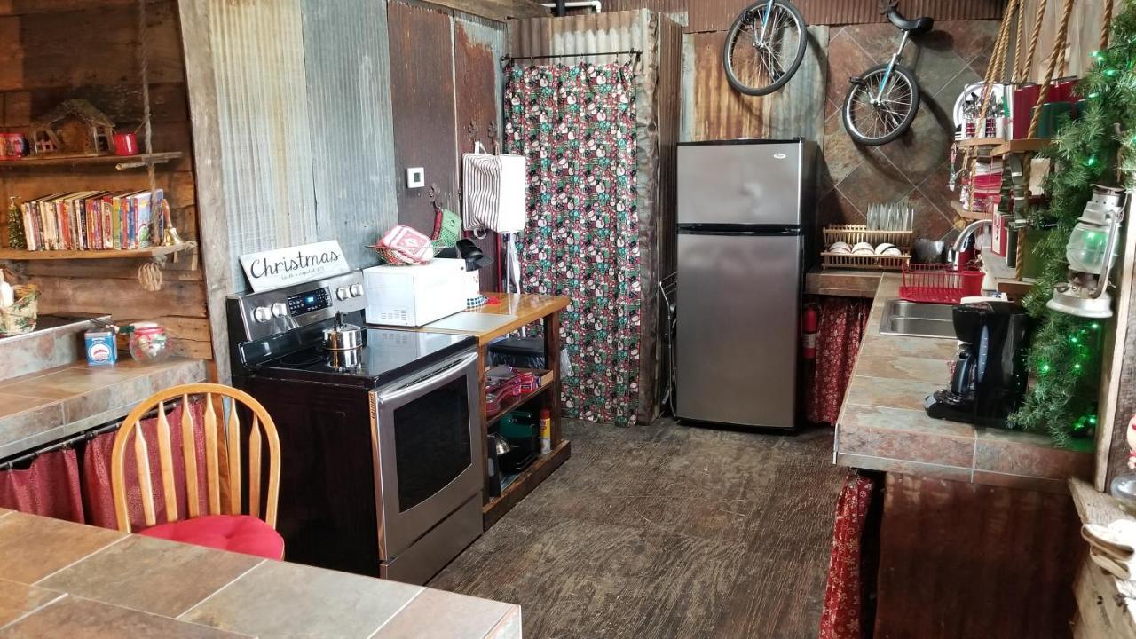Rural Life On A Real Christmas Tree Farm! Hallmark Experience! Ozark Buitenkant foto