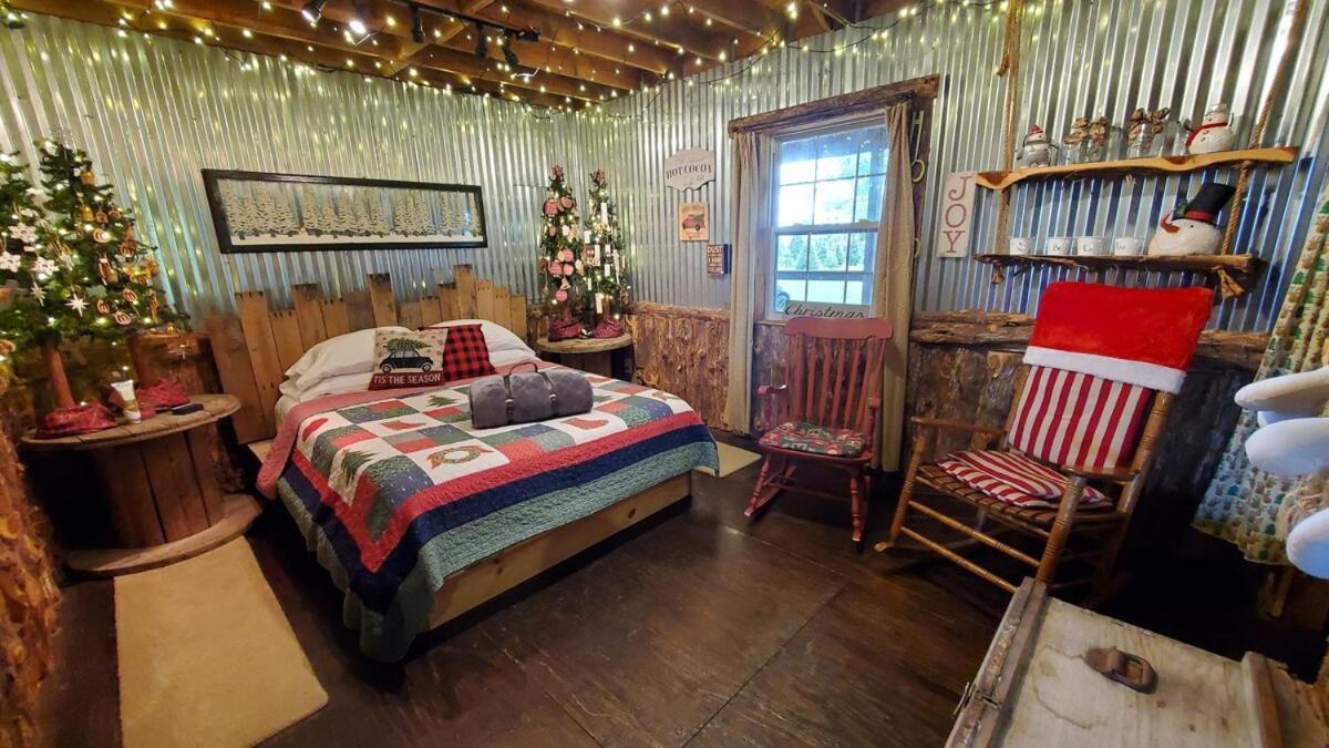 Rural Life On A Real Christmas Tree Farm! Hallmark Experience! Ozark Buitenkant foto