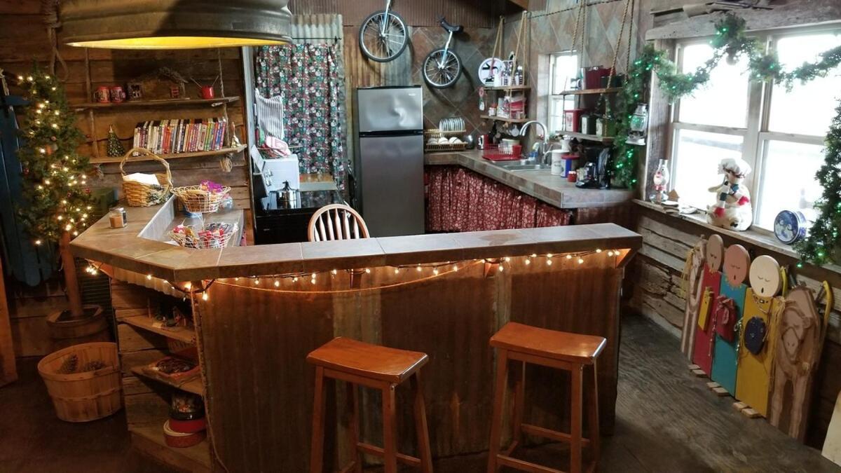 Rural Life On A Real Christmas Tree Farm! Hallmark Experience! Ozark Buitenkant foto