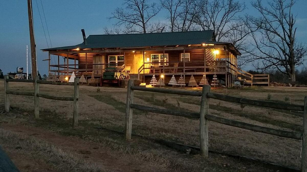 Rural Life On A Real Christmas Tree Farm! Hallmark Experience! Ozark Buitenkant foto