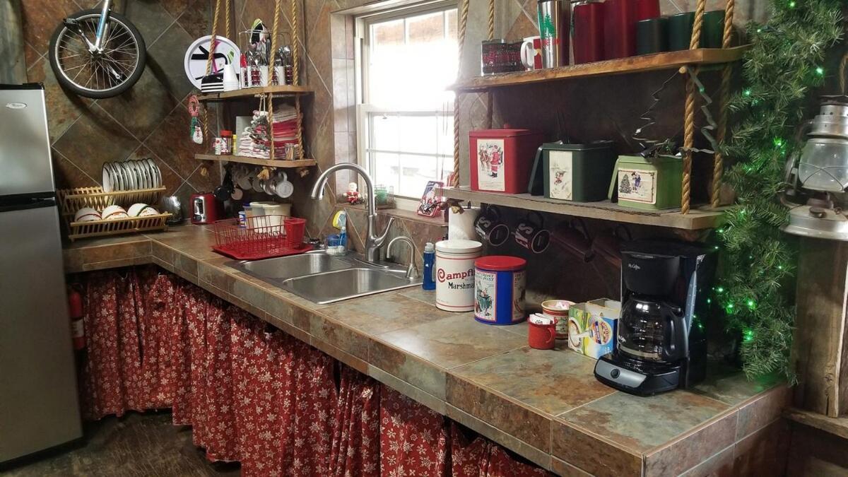 Rural Life On A Real Christmas Tree Farm! Hallmark Experience! Ozark Buitenkant foto
